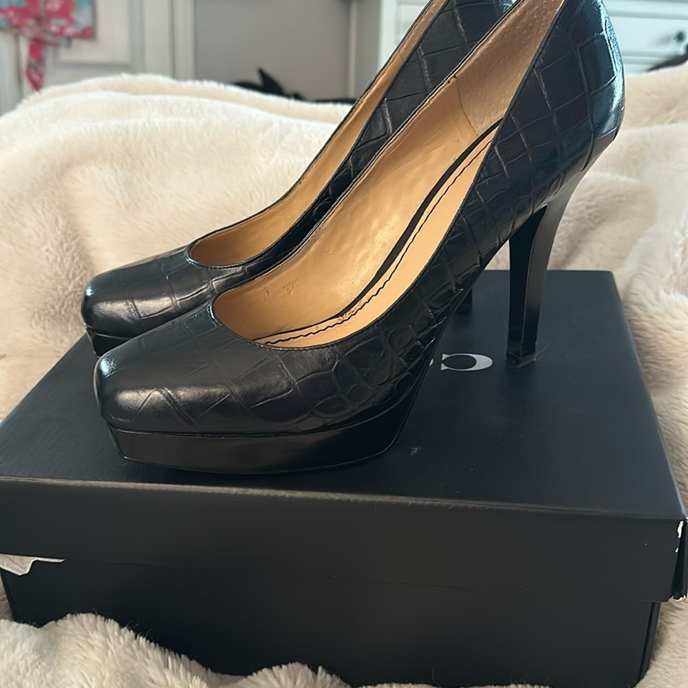 New Nine West leather pumps